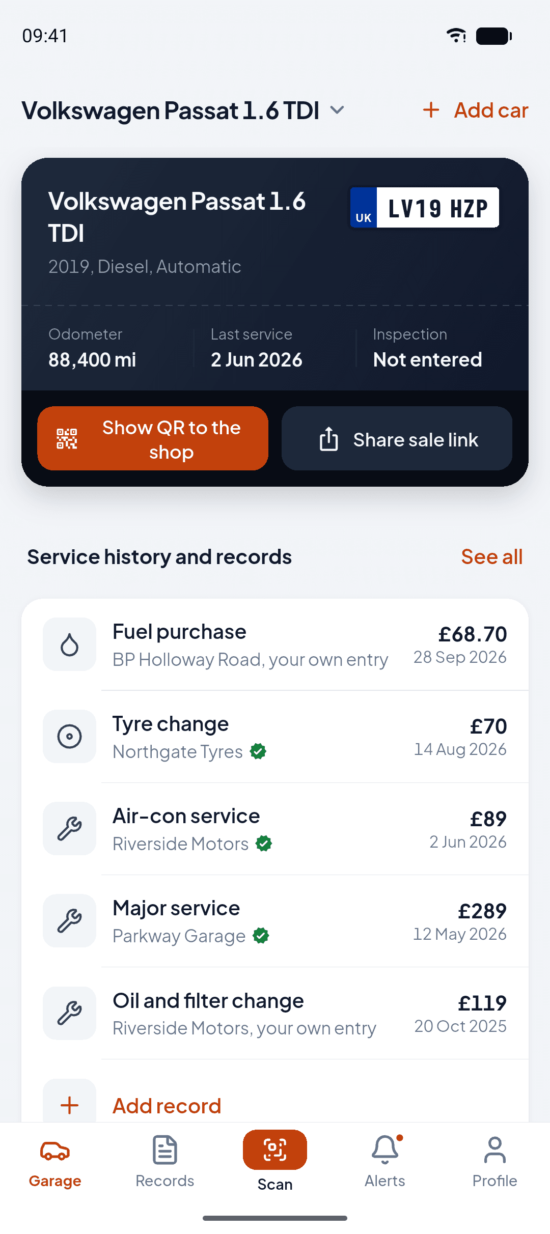 OtoTasdik garage screen: the car's card with its plate, current odometer, last service and inspection date, and the service and record history below.