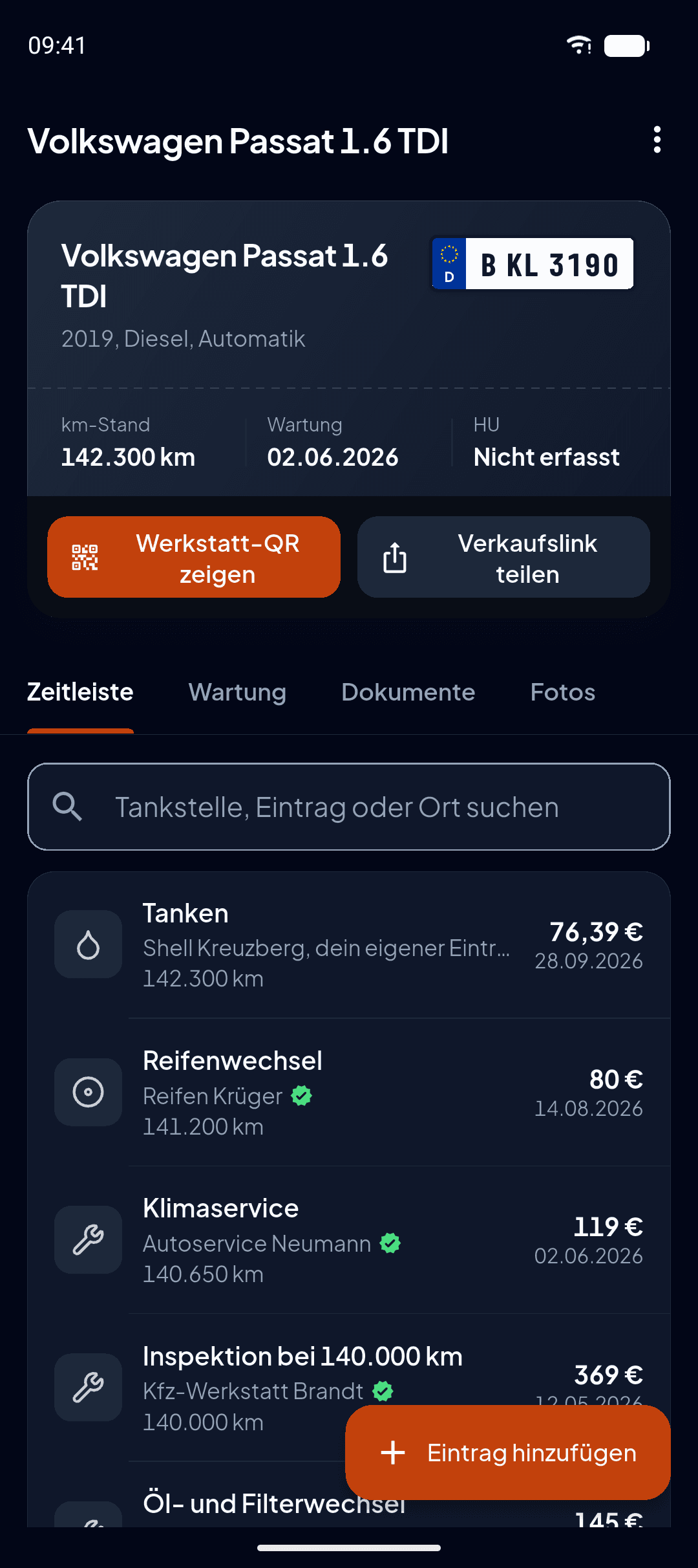 OtoTasdik Fahrzeugseite: Fahrzeugkarte, Reiter für Zeitleiste, Wartung, Dokumente und Fotos und ein grünes Häkchen an Einträgen aus der Werkstatt.