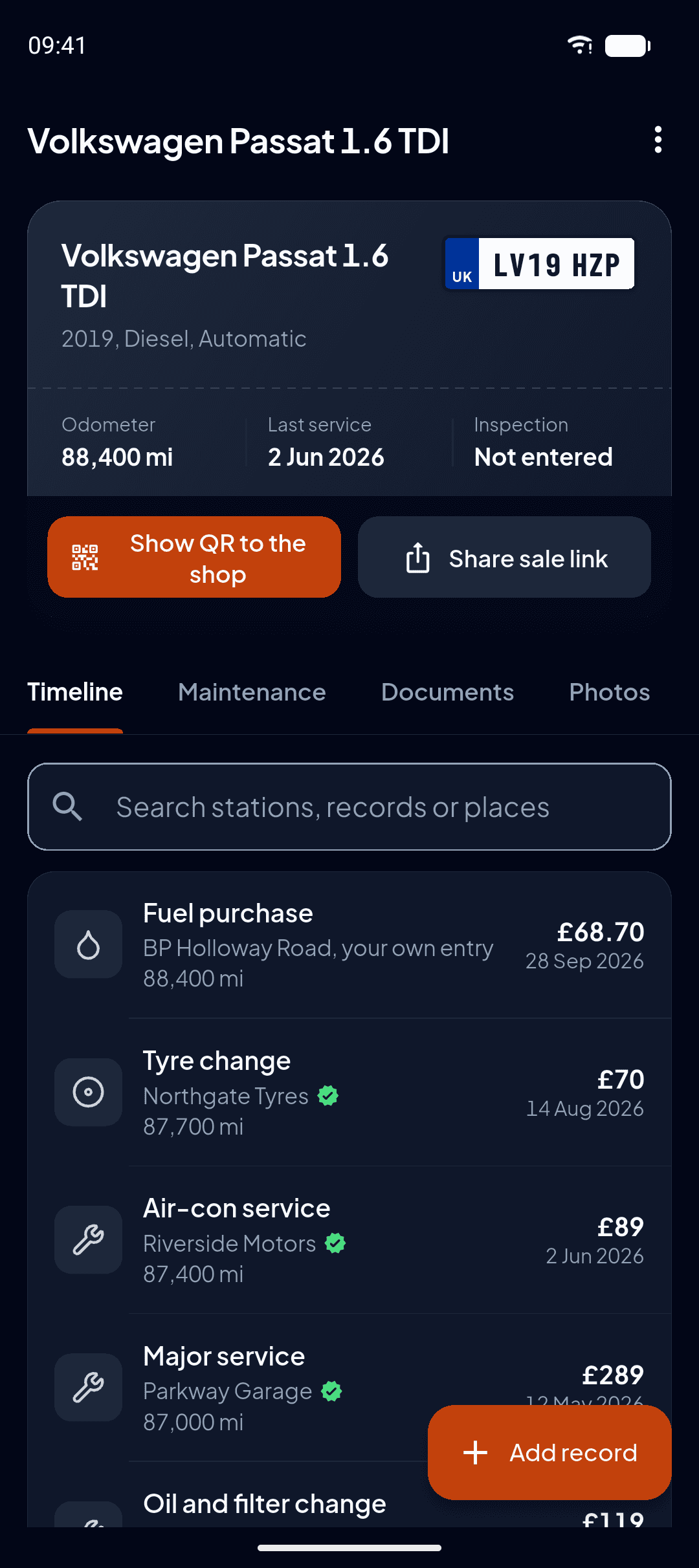 OtoTasdik vehicle page: the car's card, tabs for the timeline, maintenance, documents and photos, and a green check on records that came from a workshop.